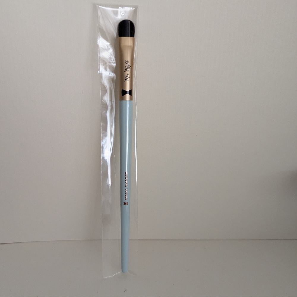 Too Faced Small Shader Eyeshadow brush